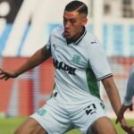 Aksi Pemain Como dan Sassuolo dalam Duel Sengit di Stadio Sinigaglia