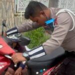 Detik-Detik Bripda Dafa Menolong Ibu-Anak Saat Motor Mogok di Tengah Kemacetan