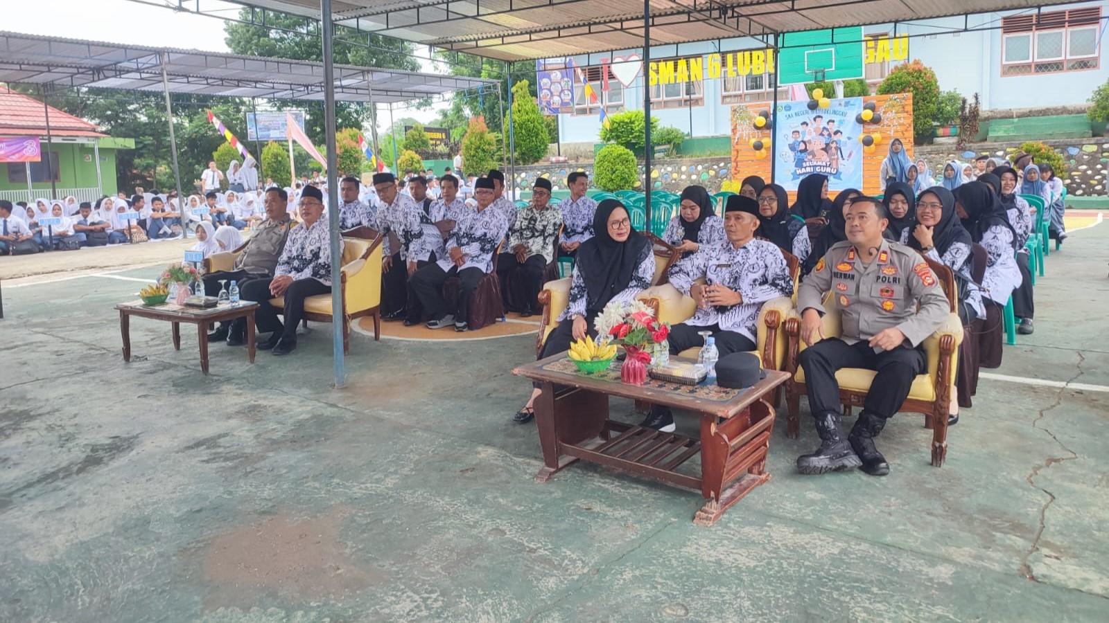 Kapolsek Disambut Meriah di Peringatan Hari Guru Nasional SMAN 6 Lubuk Linggau