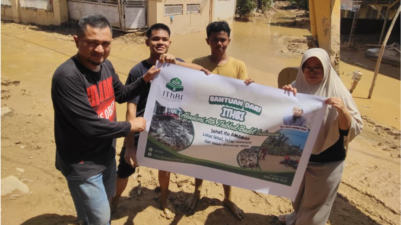 Relawan terapis dari Sumsel datang ke Solok membawa paket bantuan dan layanan kesehatan tradisional untuk mendukung penyintas bencana yang membutuhkan.