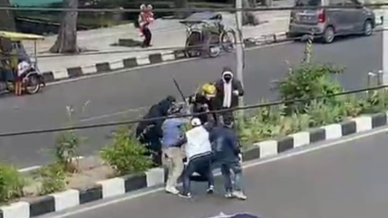 Bentrokan Dua Ormas di Depan PS Mall Palembang, Polisi Lakukan Olah TKP