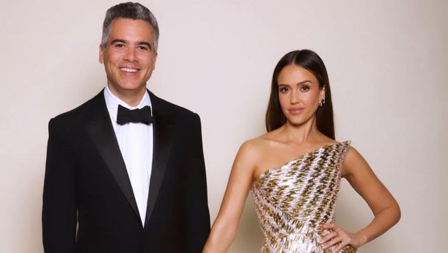 Jessica Alba, yang kini secara resmi kembali menggunakan nama lahirnya, memulai babak baru setelah 16 tahun pernikahan dengan Cash Warren.