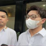 Richard Lee usai menjalani pemeriksaan lanjutan selama 12 jam di Polda Metro Jaya.