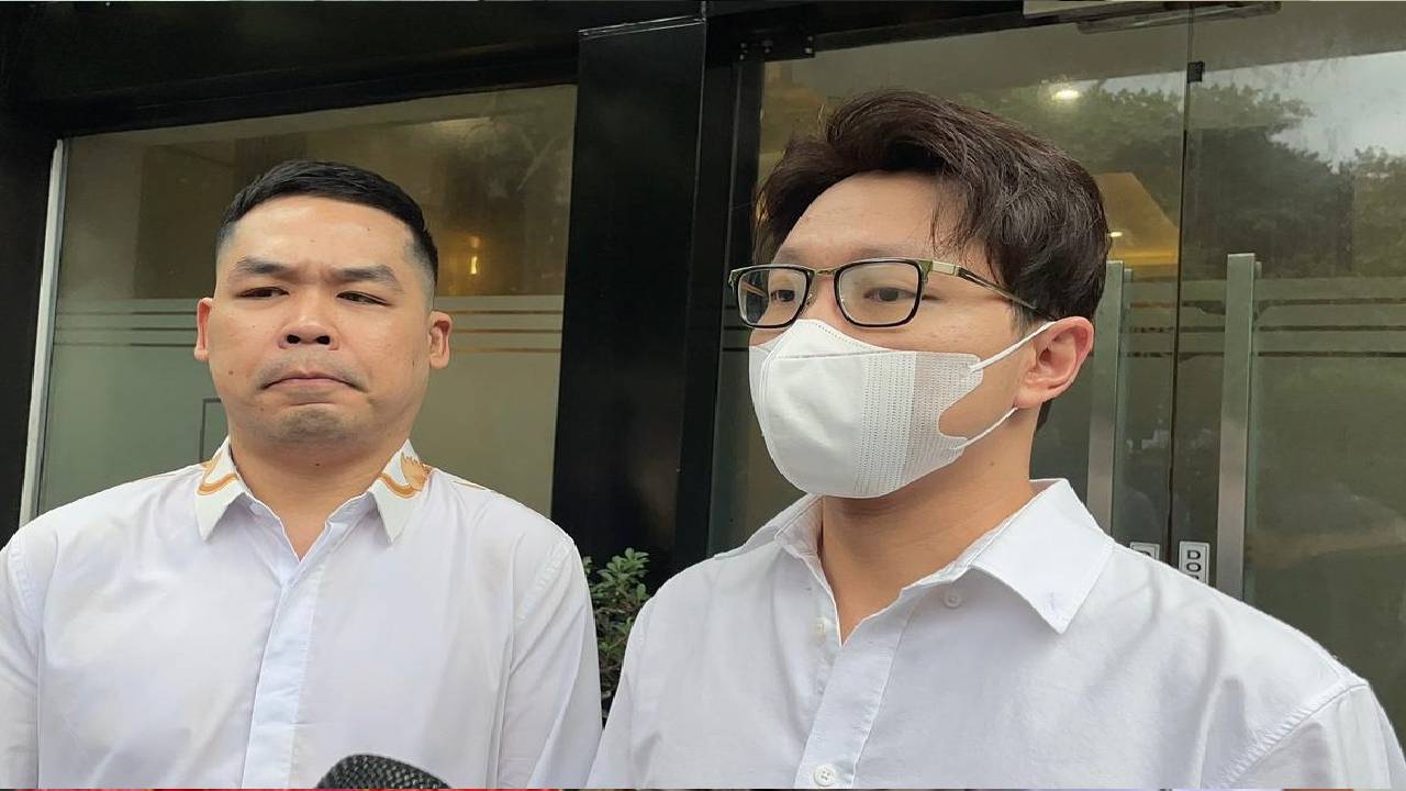Richard Lee usai menjalani pemeriksaan lanjutan selama 12 jam di Polda Metro Jaya.