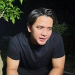Billy Syahputra berziarah ke makam Olga Syahputra jelang Ramadan untuk memanjatkan doa dan mengenang tradisi keluarga.
