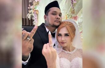 Virgoun dan Lindi Fitriyana memilih prosesi pernikahan yang sederhana dan intim bersama keluarga terdekat.