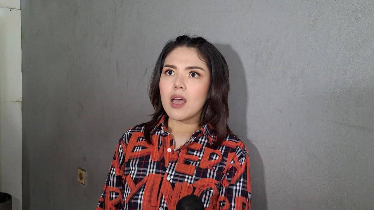 Tina Toon berbagi pengalaman membagi waktu antara peran sebagai ibu baru dan anggota DPRD DKI Jakarta.