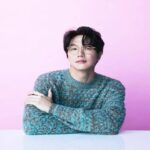 Sung Si Kyung berbagi perjuangan emosional dan fisiknya setelah menghadapi masa-masa sulit dalam kariernya.