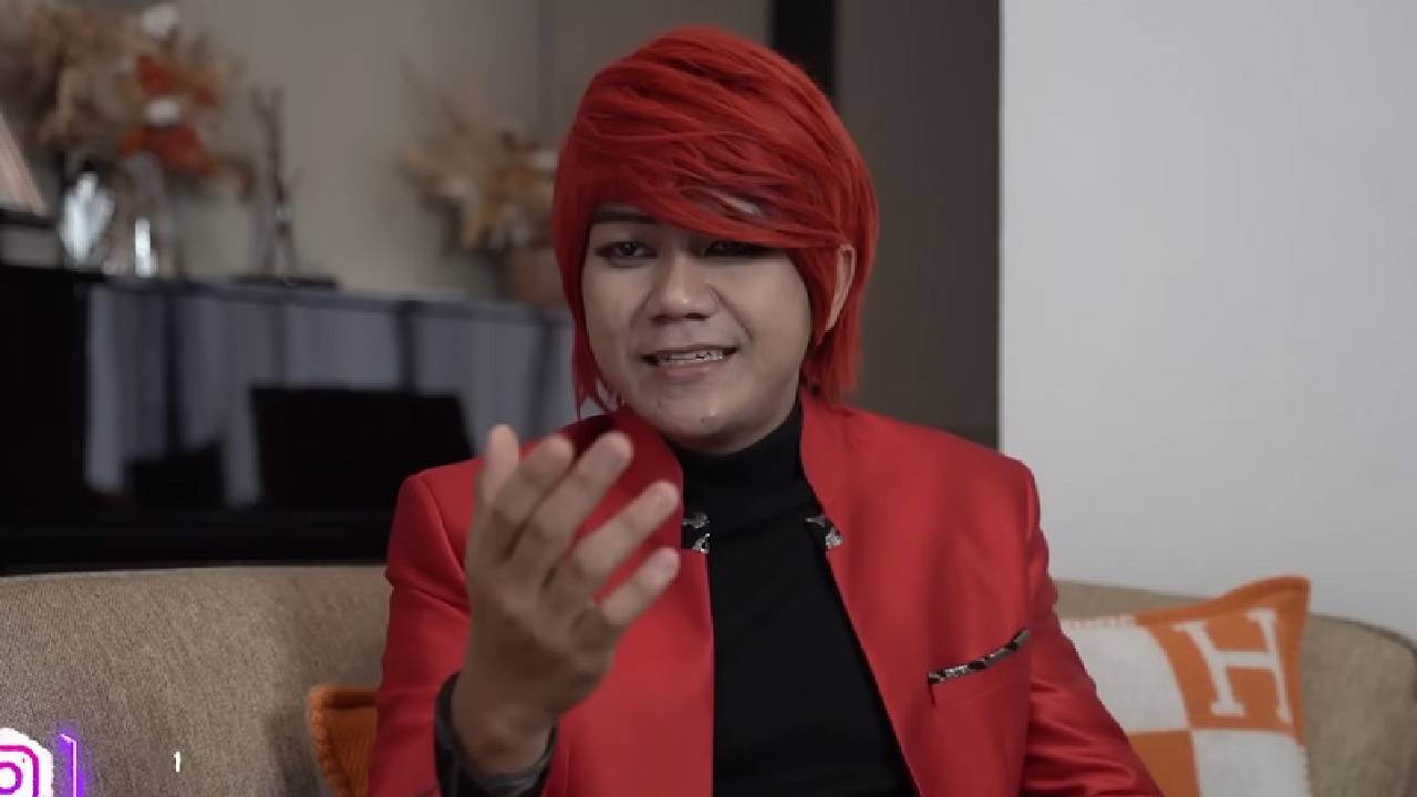Pesulap Merah membantah keras tuduhan pesugihan yang dikaitkan dengan wafatnya sang istri.
