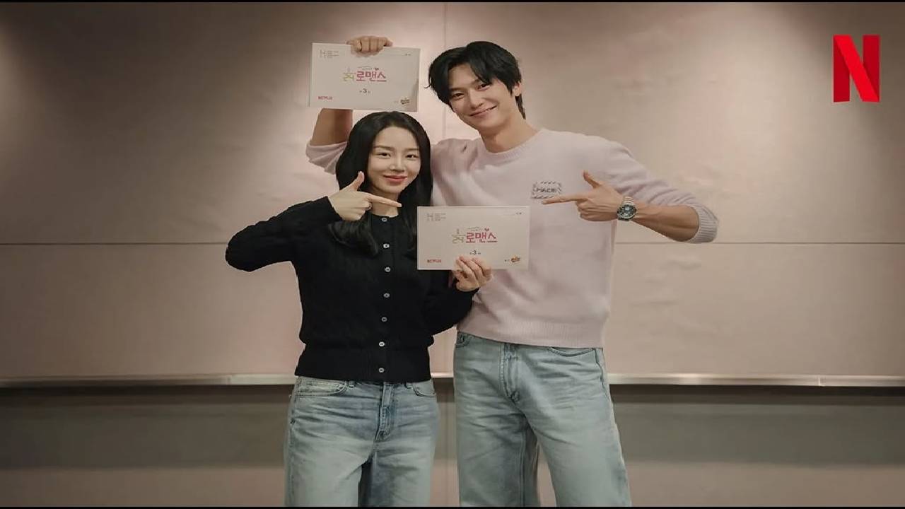 Dari hubungan rumit di 'Mr. Queen', Shin Hae Sun dan Na In Woo kembali bertemu dengan takdir yang lebih kacau dalam drama 'Love O'Clock'.