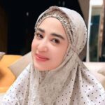 Di tengah sorotan panggung, Dewi Perssik menunjukkan sisi lain lewat tradisi spiritual yang ia pegang teguh setiap Ramadan.