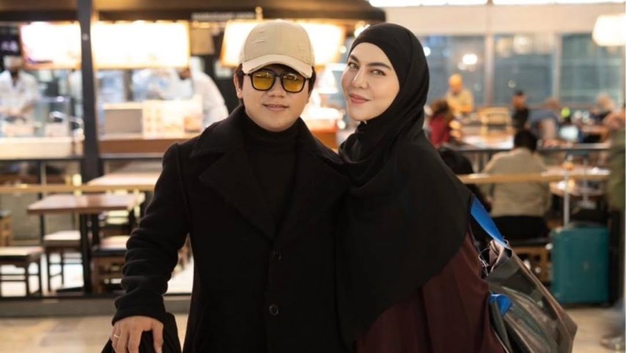 Marcel Radhival atau Pesulap Merah saat memberikan keterangan kepada media terkait polemik pernikahan keduanya dengan Ratu Rizky Nabila