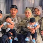 Momen haru anak-anak Mpok Alpa, Al Fatih dan Sherly, saat mengenang hari ulang tahun sang ibunda tercinta.