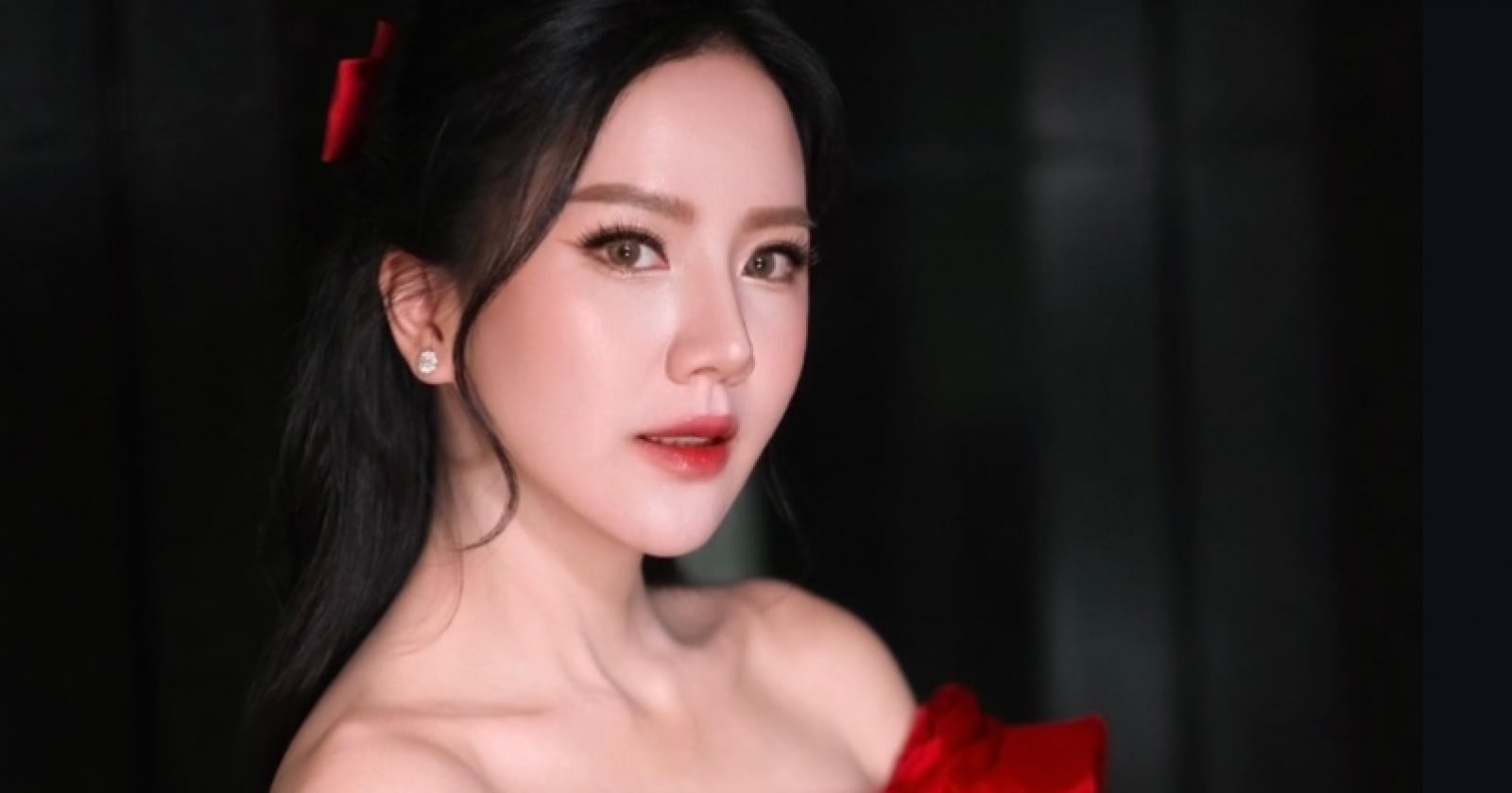 Potret kebersamaan yang kini menjadi narasi masa lalu, sebuah realita yang disorot oleh Agnes Jennifer dalam proses perceraiannya.