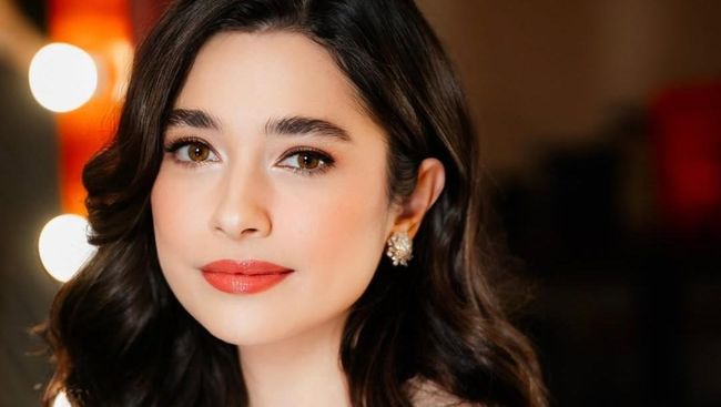 Amanda Rigby menanggapi perjodohan dengan Andre Taulany dengan santai, menegaskan hubungan mereka murni profesional.