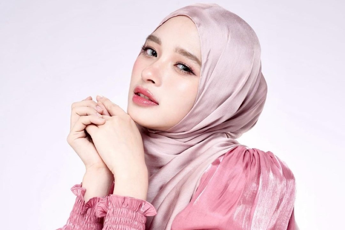 Inara Rusli menunjukkan sikap legawa di tengah proses hukum yang menjeratnya terkait tuduhan perzinaan.