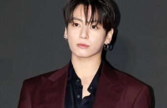 Jung Kook memicu perdebatan usai siaran langsung dini hari yang dinilai lebih terbuka dari biasanya.