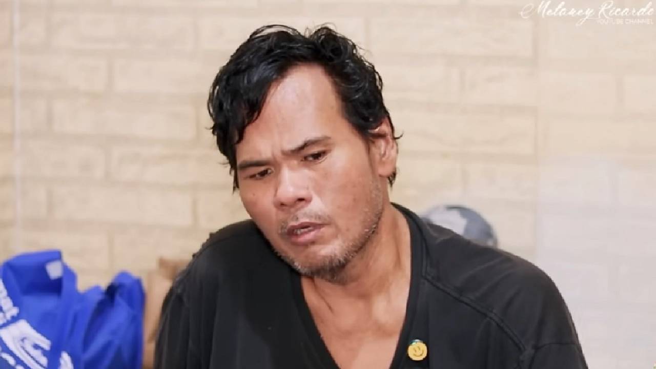 Fahmi Bo menunjukkan progres pemulihan dengan mulai mandiri berpindah dari tempat tidur ke kursi roda.