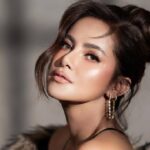 Olla Ramlan memilih merayakan Lebaran dengan cara sederhana tanpa mudik, menekankan makna kebersamaan yang personal.