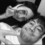 Kenangan persahabatan Vidi Aldiano dan Enzy Storia yang kini menyisakan percakapan terakhir penuh makna.