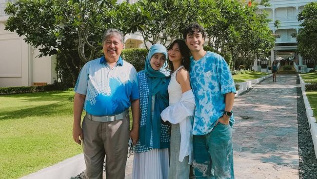 Potret Vidi Aldiano semasa hidup. Perjalanannya melawan sakit menjadi pengingat tentang kekuatan, dan kepergiannya mengajarkan arti keikhlasan keluarga.