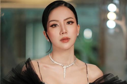 Momen kebersamaan Agnes Jennifer dan David Clement yang kini tinggal kenangan, di tengah ironi sidang cerai yang digelar tepat pada hari jadi pernikahan mereka.