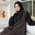Permintaan maaf Inara Rusli di media sosial menjadi sorotan, memunculkan pertanyaan tentang niat dan strategi di balik momen jelang Lebaran.
