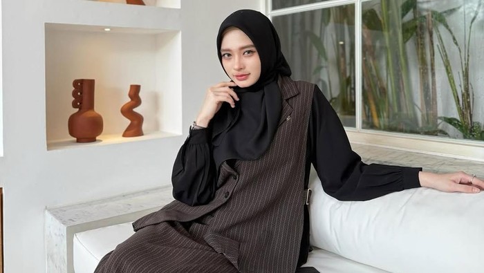 Permintaan maaf Inara Rusli di media sosial menjadi sorotan, memunculkan pertanyaan tentang niat dan strategi di balik momen jelang Lebaran.