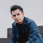 Niko Al Hakim atau Okin saat memberikan klarifikasi mengenai polemik nafkah dan kepemilikan rumah bersama mantan istrinya, Rachel Vennya.
